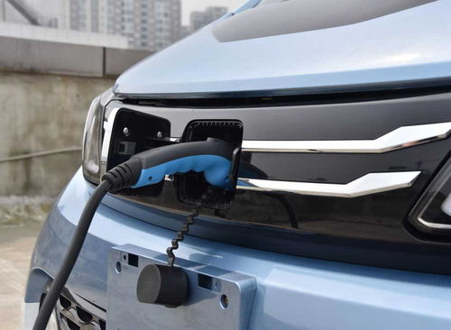 电动汽车充电技术革新：充电设施建设、充电技术发展、充电速度提升与充电网络优化