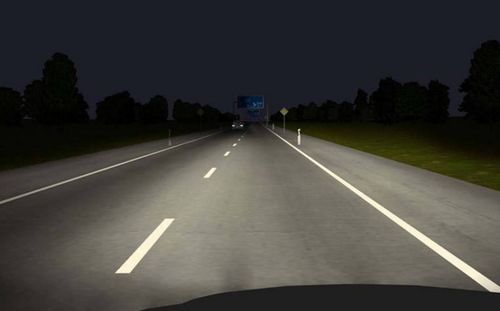 夜间高速路行车灯光使用方法